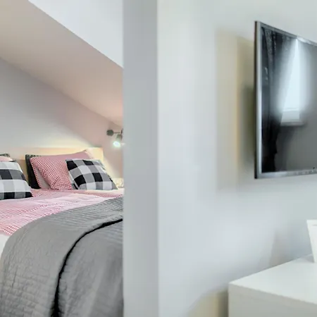 Tyzenhauz Arianska Street דירה