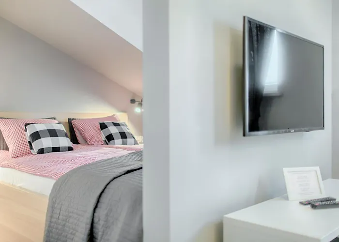 Tyzenhauz Arianska Street דירה